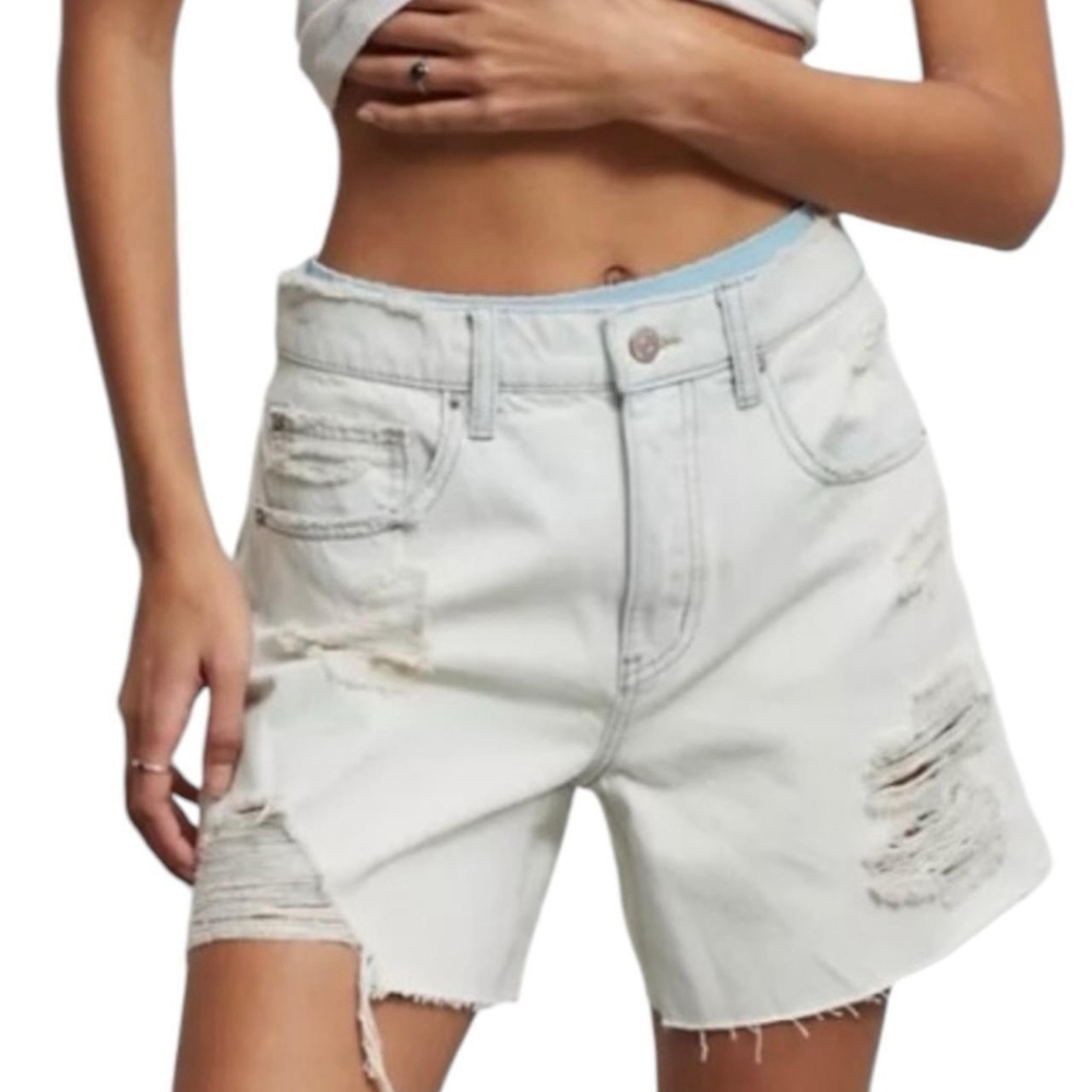Urban Outfitters BDG Women’s Drop Waist Destroy Shorts Light Wash Size 26 Frayed